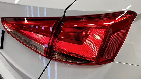 Seat Arona 13 of 18