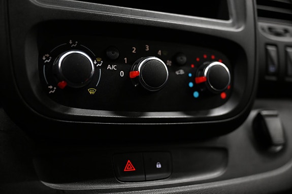 Renault Trafic 24 of 28