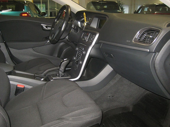 Volvo V40 8 of 14