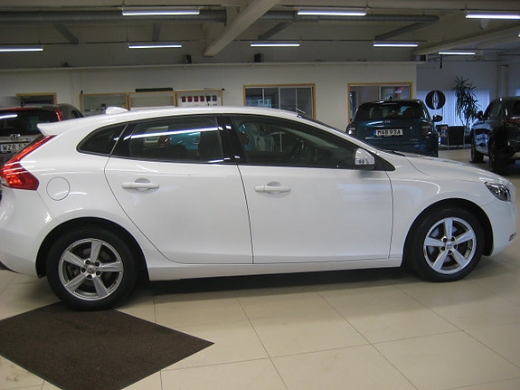 Volvo V40 6 of 14