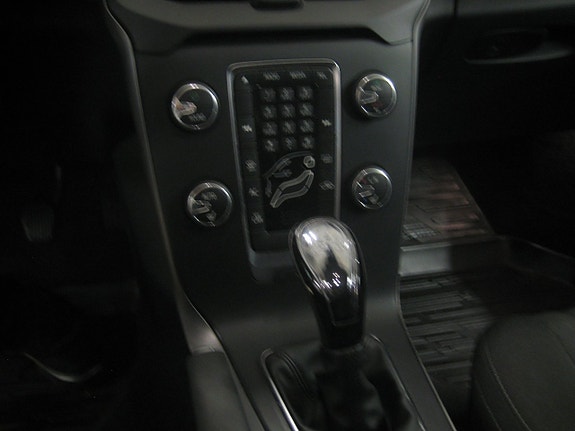 Volvo V40 13 of 14