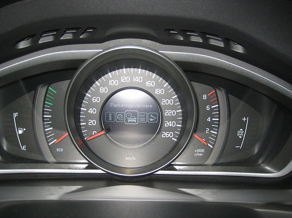 Volvo V40 11 of 14