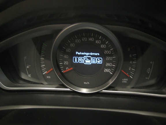 Volvo V40 12 of 14