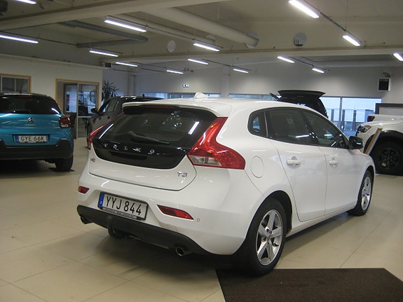 Volvo V40 3 of 14
