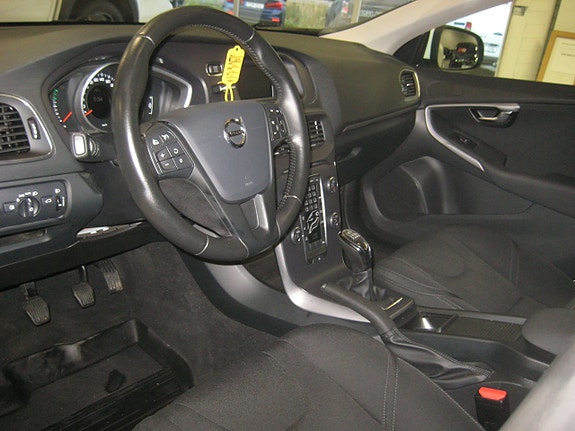 Volvo V40 10 of 14