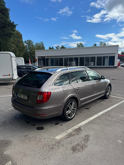 Skoda Superb 6 of 10