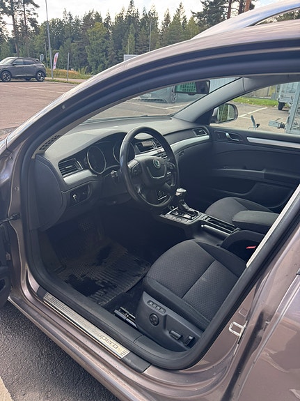 Skoda Superb 9 of 10