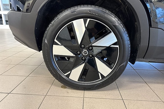 Volvo EX40 20 of 23