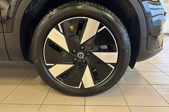Volvo EX40 19 of 23