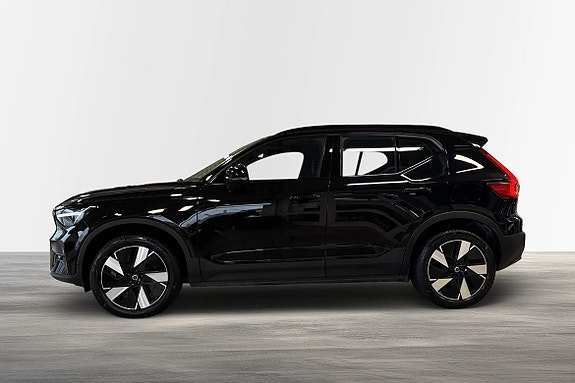 Volvo EX40 3 of 23