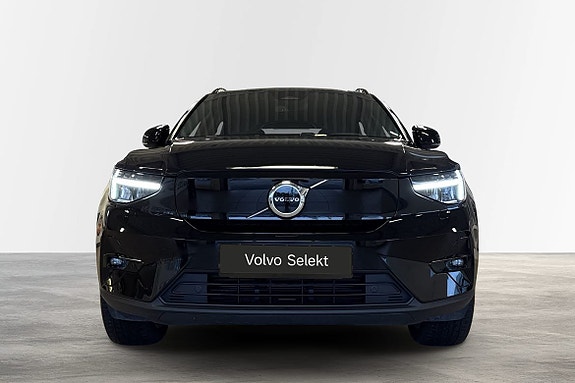 Volvo EX40 9 of 23