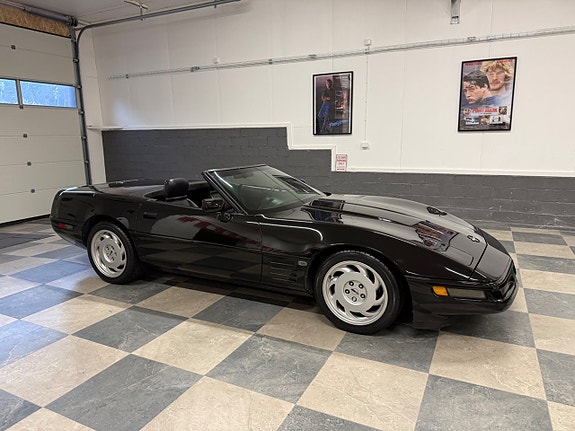 Chevrolet Corvette 2 of 24