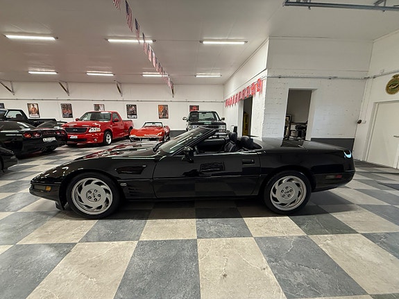 Chevrolet Corvette 8 of 24