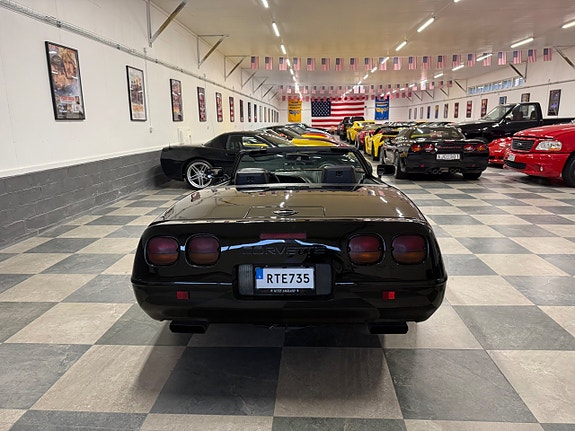 Chevrolet Corvette 11 of 24