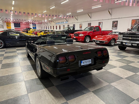Chevrolet Corvette 10 of 24