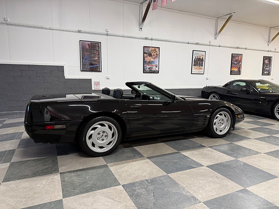 Chevrolet Corvette 13 of 24
