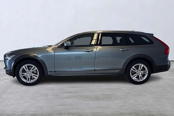Volvo V90 Cross Country 2 of 21