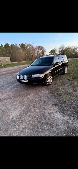 Volvo V70 3 of 6