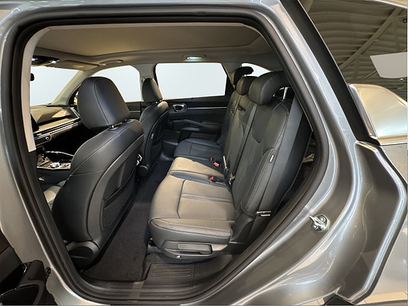 Kia Sorento 9 of 25