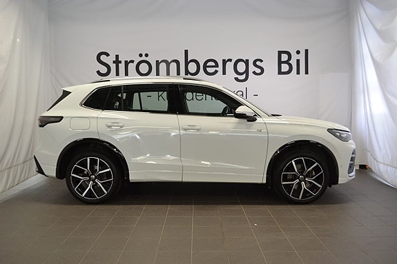 Volkswagen Tiguan 2 of 11