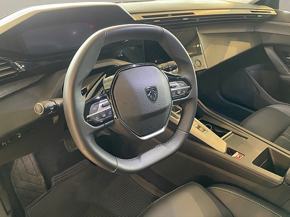 Peugeot 308 SW 9 of 10