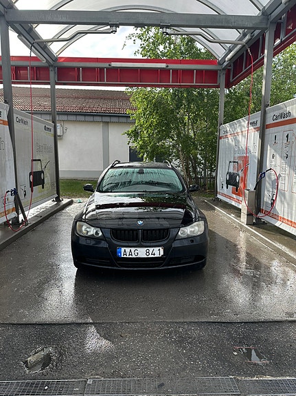 BMW 325i 3 of 3