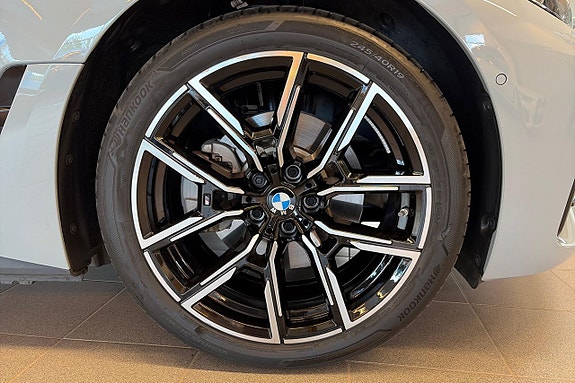 BMW i4 17 of 21
