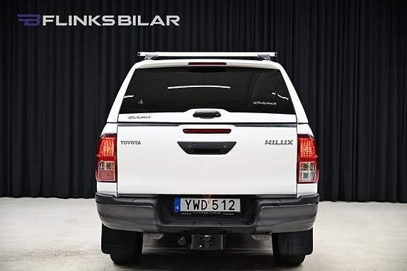 Toyota HiLux 13 of 30