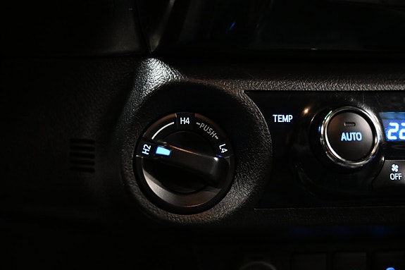 Toyota HiLux 24 of 30