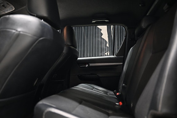 Toyota HiLux 19 of 30