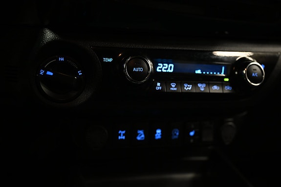 Toyota HiLux 25 of 30