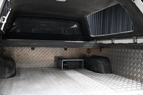 Toyota HiLux 10 of 30