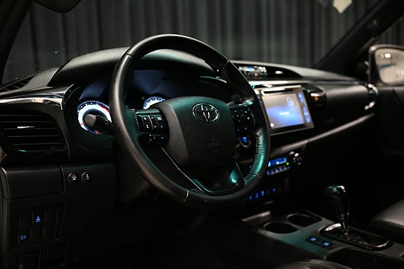 Toyota HiLux 18 of 30