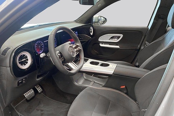 Mercedes-Benz GLB250+ 8 of 14