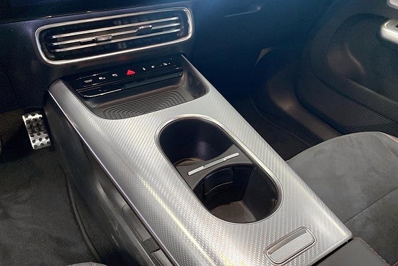 Mercedes-Benz GLB250+ 12 of 14