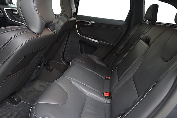 Volvo XC60 13 of 22