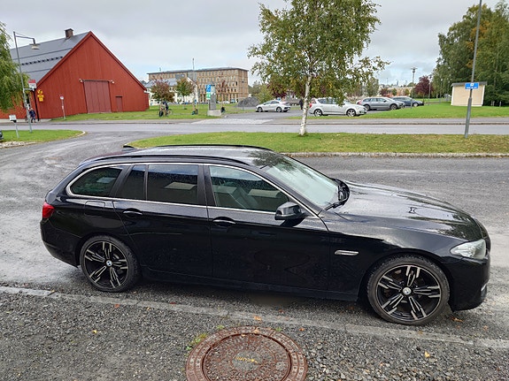 BMW 520d 2 of 16