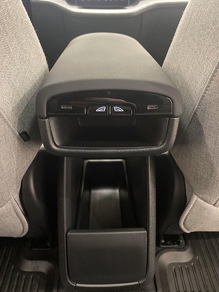 Volvo EX30 17 of 27