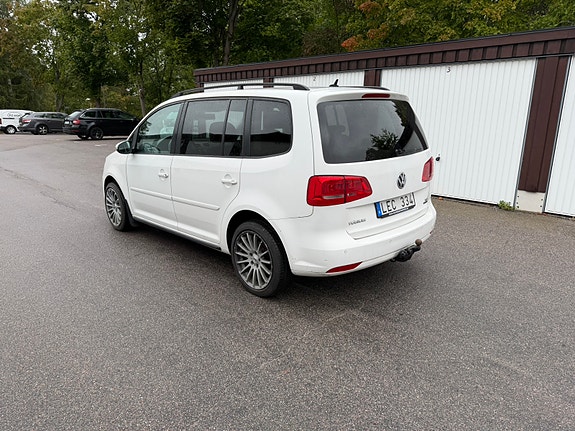 Volkswagen Touran 4 of 5