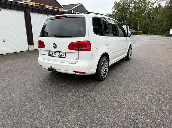 Volkswagen Touran 3 of 5