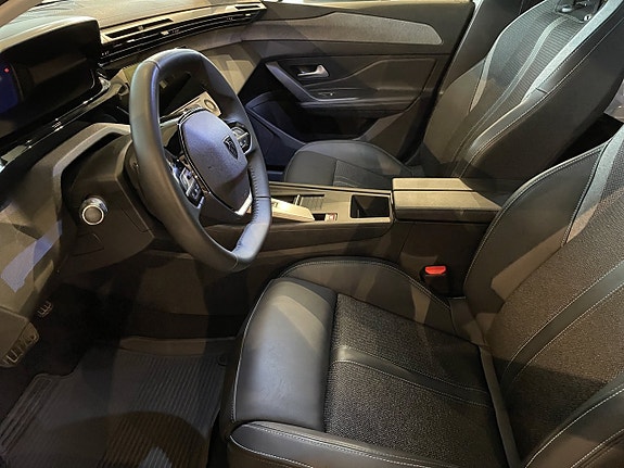 Peugeot 308 SW 9 of 11