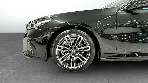 BMW 530e 9 of 9