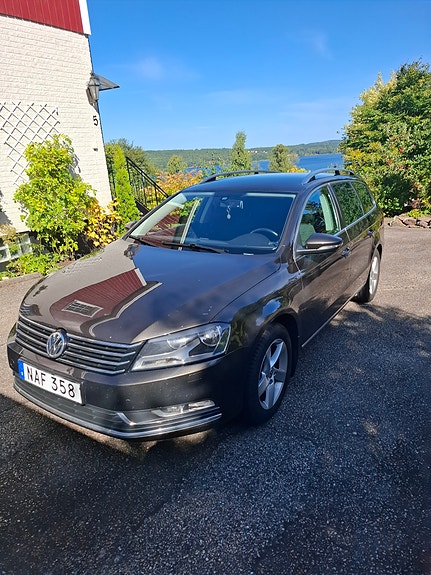 Volkswagen Passat 2 of 8