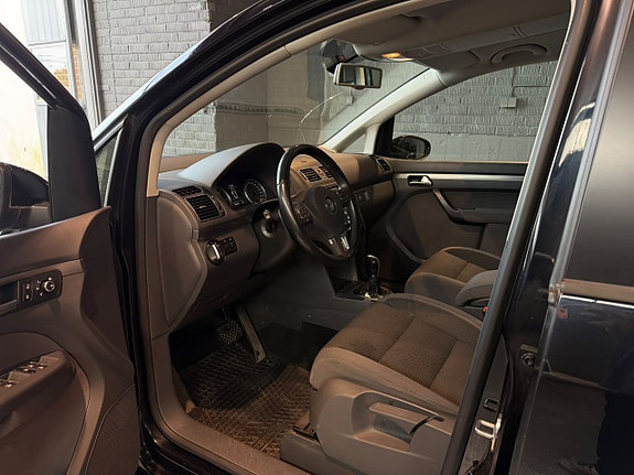 Volkswagen Touran 9 of 15