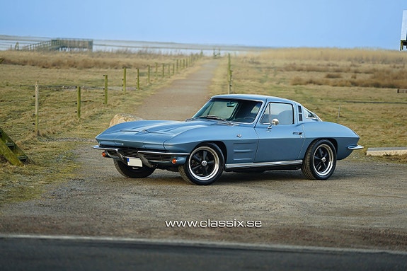 Chevrolet Corvette 10 of 22