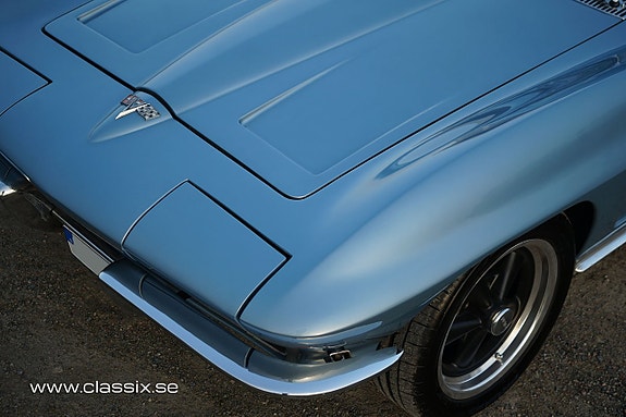 Chevrolet Corvette 11 of 22