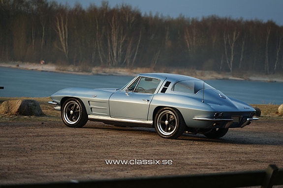 Chevrolet Corvette 3 of 22