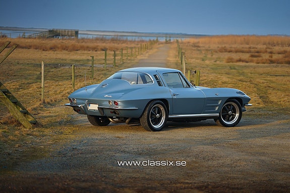 Chevrolet Corvette 2 of 22