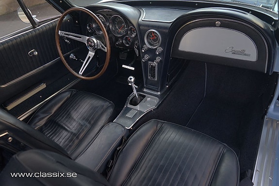 Chevrolet Corvette 13 of 22