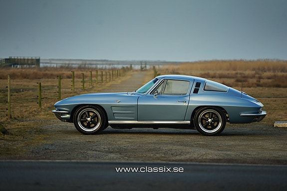 Chevrolet Corvette 19 of 22